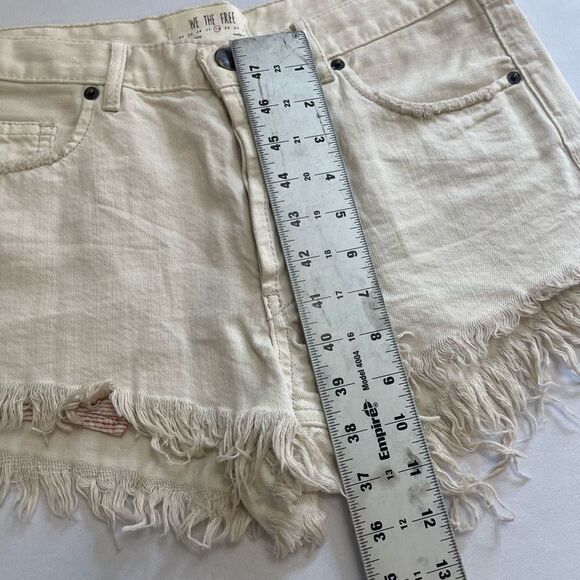 We The Free Destroyed Cut Off Denim Shorts Size 28 - Picture 4 of 6